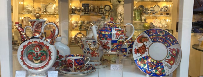 Императорский Фарфор is one of Souvenirs from Russia.