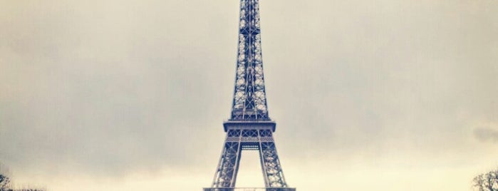 Torre Eiffel is one of New 7 Wonders.