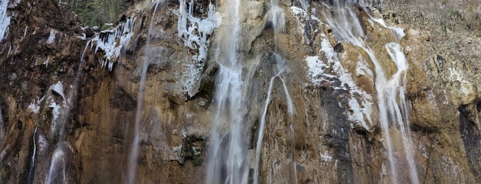 Large (Great) Waterfall is one of Tempat yang Disukai Catherine.