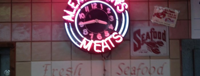 Alexander's Prime Meats is one of สถานที่ที่ Robin ถูกใจ.