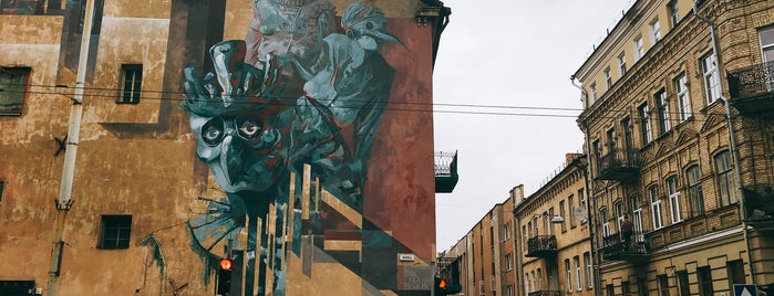 Sepe & Chazme is one of Vilnius Street Art.