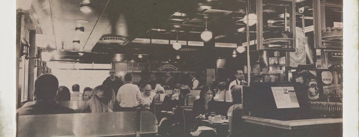 Brooklyn Diner is one of Lugares favoritos de Matthew.
