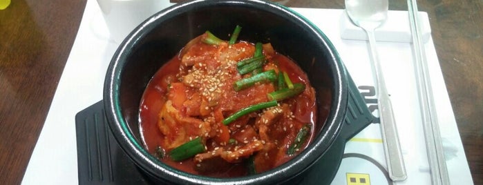 Alilang Resturante De Comida Coreana is one of Tempat yang Disukai Jimena.