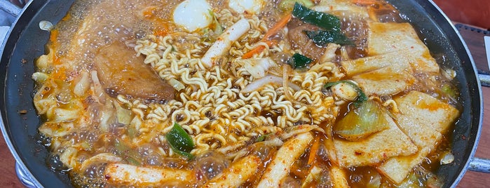 마복림할머니 막내아들네 is one of Seoul: Restaurants- Noodle & Korean Snacks.