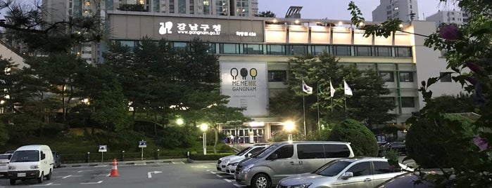 Gangnam-gu Office is one of Orte, die Jun gefallen.