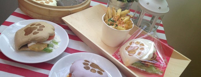 Bear Bites 熊の食 is one of List of Cafes to Hop!.
