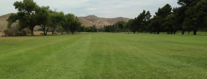 Green River Golf Club is one of Lugares favoritos de Phillip.