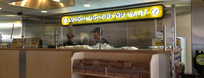 Which Wich? Superior Sandwiches is one of Lieux qui ont plu à Robin.