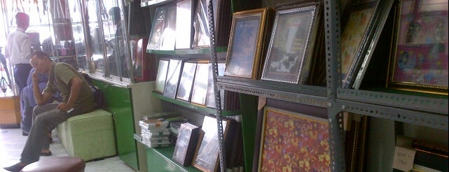 Green Photo Studio is one of Tempat yang Disukai Hendra.