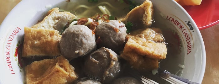 Bakso Pak Uun is one of Budget Local Eateries in Surabaya.