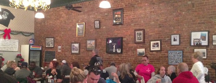 The Ballard Street Cafe And Grill is one of Tempat yang Disukai Jose.