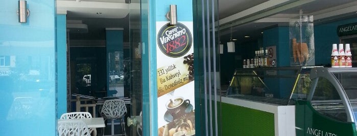 Angelato Ice Cafe is one of Locais salvos de Cem.
