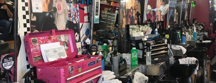 Floyd's 99 Barbershop is one of Tempat yang Disukai Melissa.