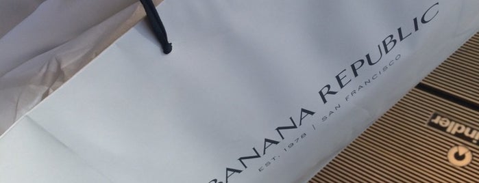 Banana Republic is one of Denさんのお気に入りスポット.