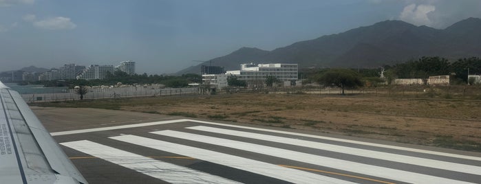 Aeropuerto Internacional Simón Bolívar (SMR) is one of Santa Marta Colombia.
