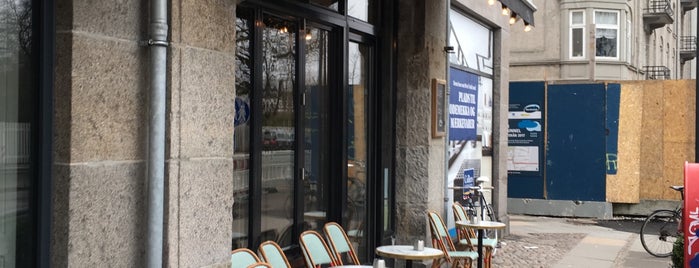 Cafe Plateau is one of Locais curtidos por Bjorn.