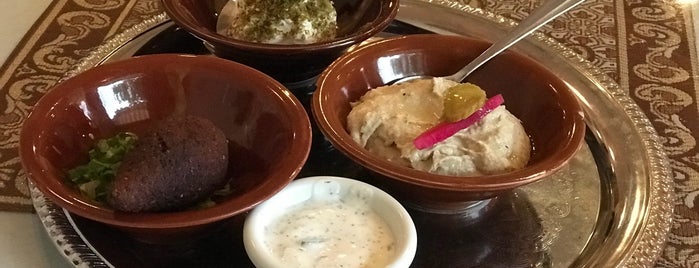 Mazza Middle Eastern Cuisine is one of สถานที่ที่บันทึกไว้ของ Kaley.