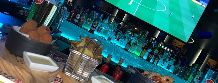 CR7 Corner Bar & Bistro is one of Tempat yang Disukai Marlon.