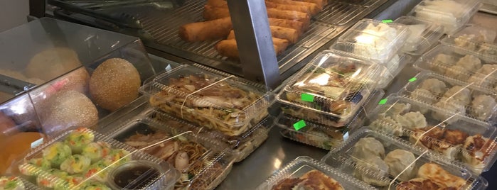 Bale Sandwich & Vietnamese Food is one of สถานที่ที่ Matt ถูกใจ.