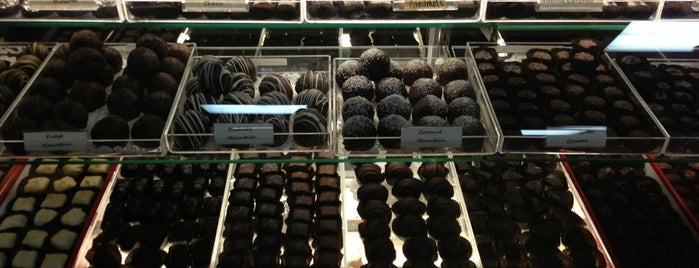 Carlsbad Chocolate Bar is one of Lugares favoritos de Jason.