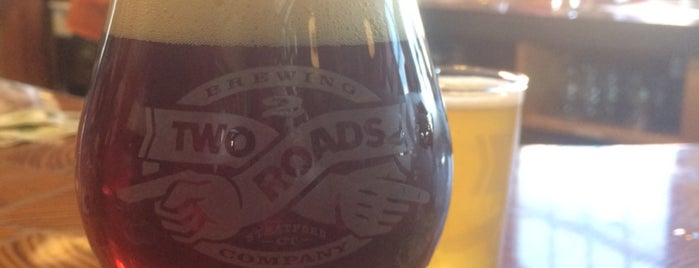 Two Roads Brewing Company is one of Lugares favoritos de Robert.