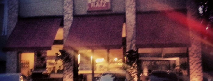 Café Raiz is one of สถานที่ที่ André ถูกใจ.