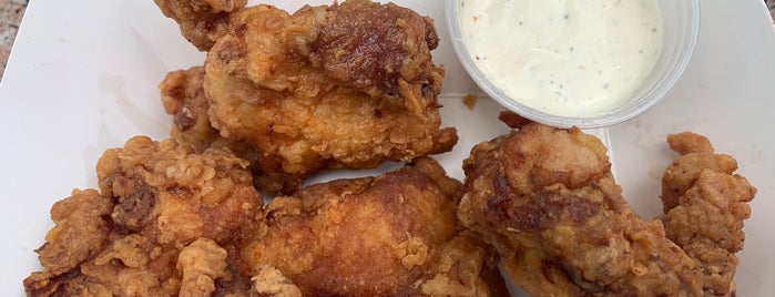P.G. Clucks Fried Chicken is one of Lugares favoritos de Ethan.