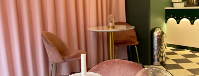 The Mad Hatter Bubble Tea Emporium is one of Nørrebro.