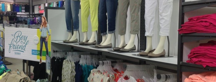 Old Navy is one of Sarah'ın Beğendiği Mekanlar.