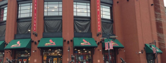 Cardinals Team Store is one of สถานที่ที่ Doug ถูกใจ.