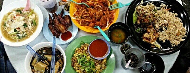 Goodall Cafe (萬和冷氣飲食中心) is one of Penang (Island) Food Hunt List.