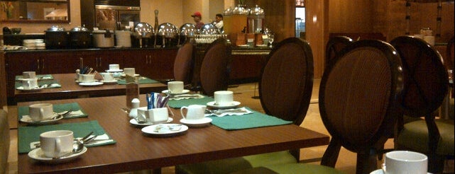 Cinnamon Lounge & Bar is one of manado spot™.