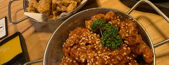 韓国式炭火焼チキン専門店 辛ちゃん is one of 新宿区(四谷、馬場、大久保).