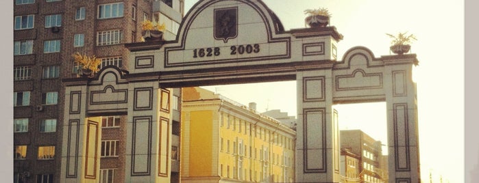 Triumphal Arch is one of места.