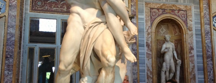 Galleria Borghese is one of Lieux qui ont plu à Carl.