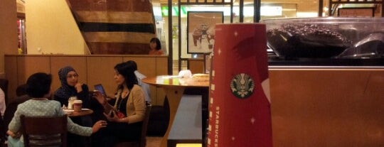 Starbucks is one of Locais curtidos por Sie.