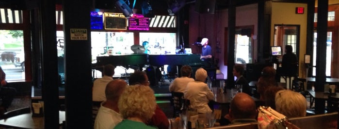 Mojo's Dueling Piano Bar is one of Gregg’s Liked Places.