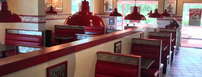 Freddy's Frozen Custard & Steakburgers is one of Lugares guardados de Kimmie.