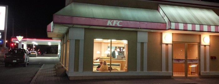 KFC is one of Phoenix 💥💥💥'ın Beğendiği Mekanlar.