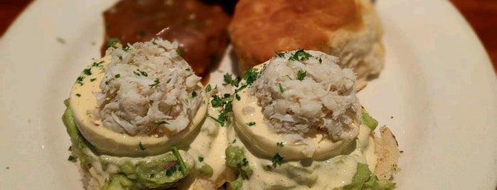 Pearl's Oyster Bar is one of FOOD FINDS.