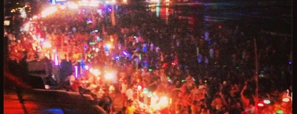 Full Moon Party is one of Mundo.