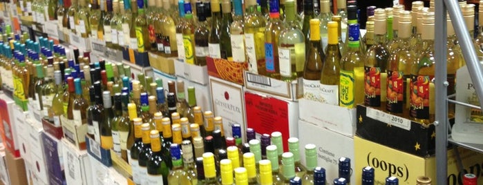 10th Avenue Wines & Liquors is one of Posti salvati di Garrett.