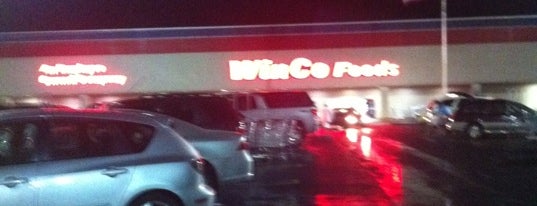 WinCo Foods is one of สถานที่ที่ Sierra ถูกใจ.