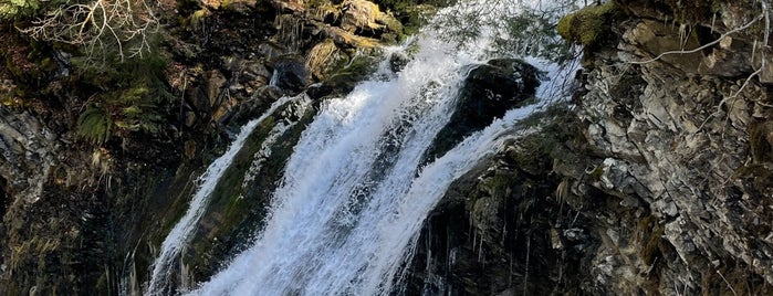 Cascade d'Ardent is one of Helen'in Beğendiği Mekanlar.