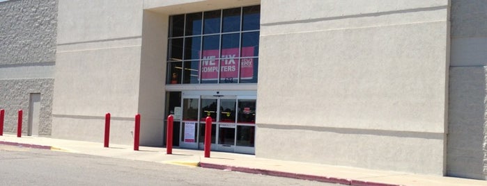 Office Depot is one of Tempat yang Disukai Josh.