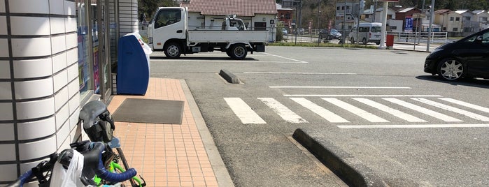 ローソン 猪名川町川床店 is one of 兵庫県阪神地方北部のコンビニエンスストア.