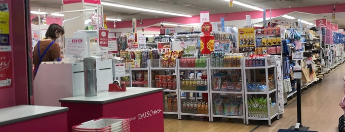 ダイソー 豊中桜塚ショッピングセンター店 is one of 大阪、北摂で授乳室、オムツ替えシートのある場所.