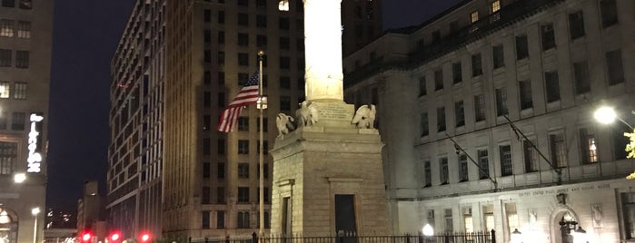 Battle Monument Square is one of Star-Spangled Sites.