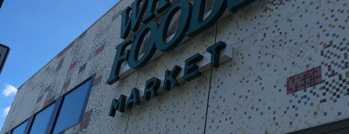 Whole Foods Market is one of สถานที่ที่ Rico ถูกใจ.