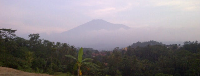 Gunung Cermai is one of RizaL : понравившиеся места.